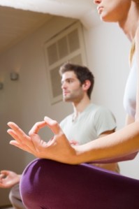 yoga class couple sitting (Ambro)